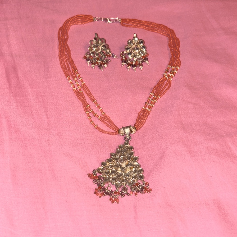 Jewelry Set
Necklace (Choker) and Earrings